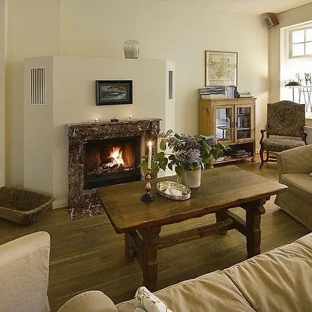 Gutshaus-grubnow-ferienwohnung-4-mit-hund-am-wasser-sauna-und-wlan-incl Apartment