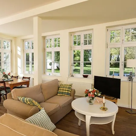 Gutshaus-grubnow-ferienwohnung-4-mit-hund-am-wasser-sauna-und-wlan-incl Grubnow