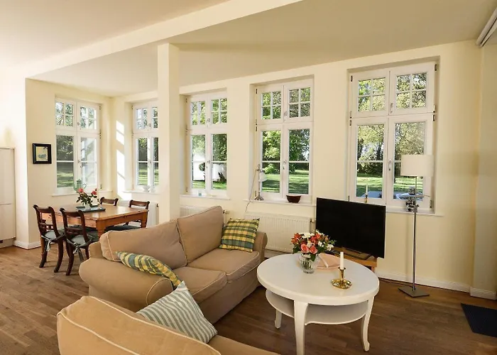 Gutshaus-grubnow-ferienwohnung-4-mit-hund-am-wasser-sauna-und-wlan-incl Grubnow
