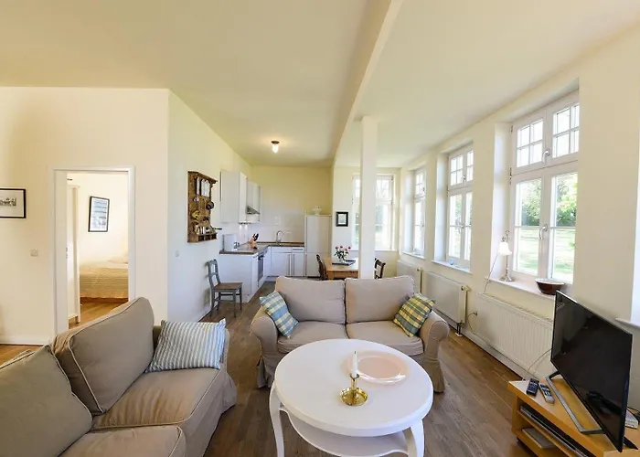 Gutshaus-grubnow-ferienwohnung-4-mit-hund-am-wasser-sauna-und-wlan-incl Appartement